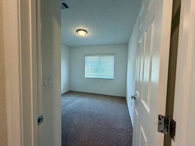 Building Photo - BEAUTIFUL 5 BED 3.5 BATH 3-STORY SINGLE FAMILY HOME WITH 2-CAR GARAGE, SUPER-SIZED LOFT & LOW-MAI...