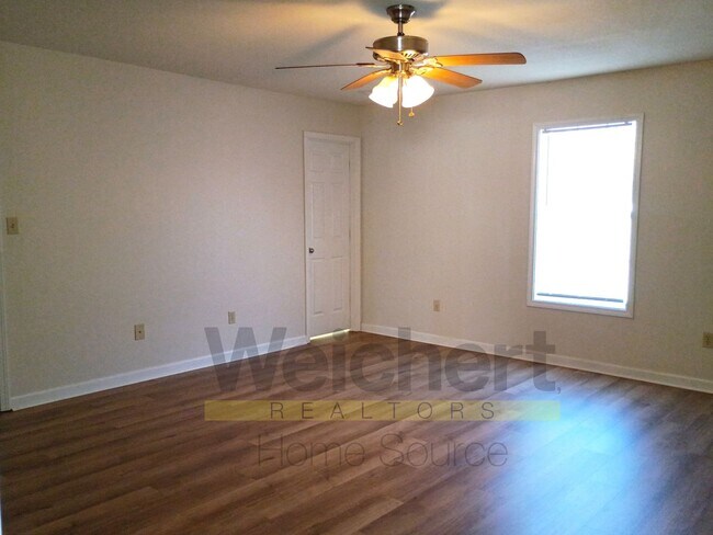 Building Photo - Charming 3-Bedroom Home with Spacious Yard...