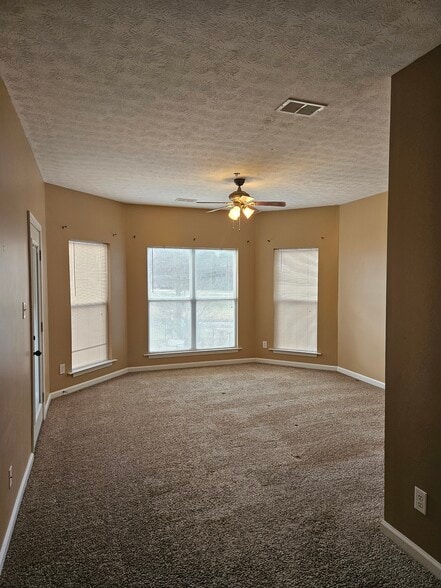 Building Photo - 136 1st St