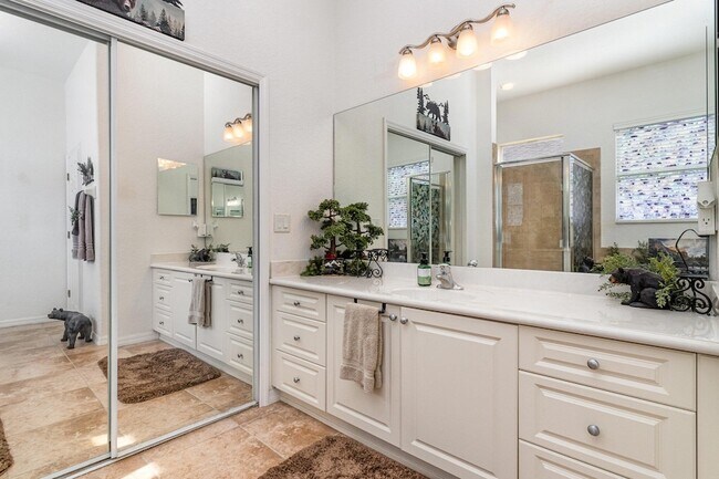 Building Photo - 4859 Chastain Dr