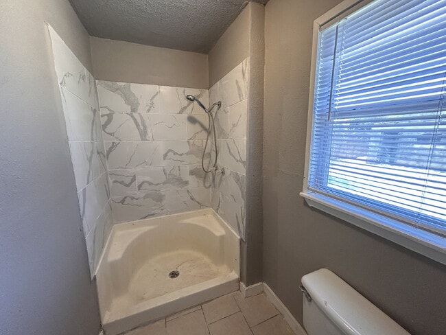 Building Photo - This remodeled charmer is close to Tech and ready for new tenants 7-15-26