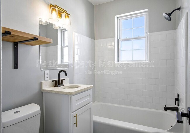 Building Photo - 205 Duncan St