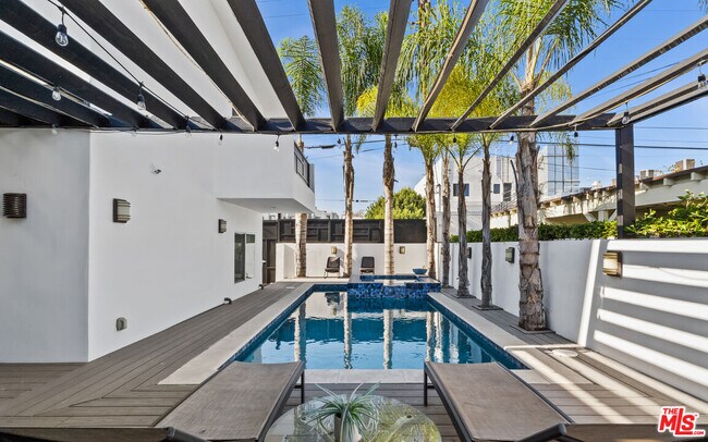 Building Photo - 355 S Sycamore Ave