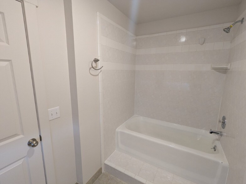 Building Photo - 1760 N 400 E