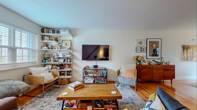 Building Photo - Beautiful 2 Bedroom Multi Level Condo