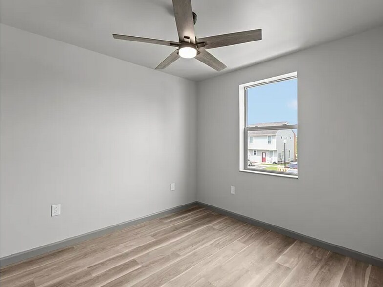 Building Photo - 22 Mayflower St