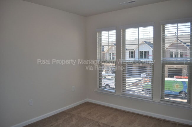 Building Photo - 205 Olivet Loop