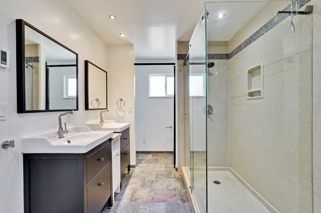 Building Photo - Welcome to this Beautifully Updated 3 Bed ...
