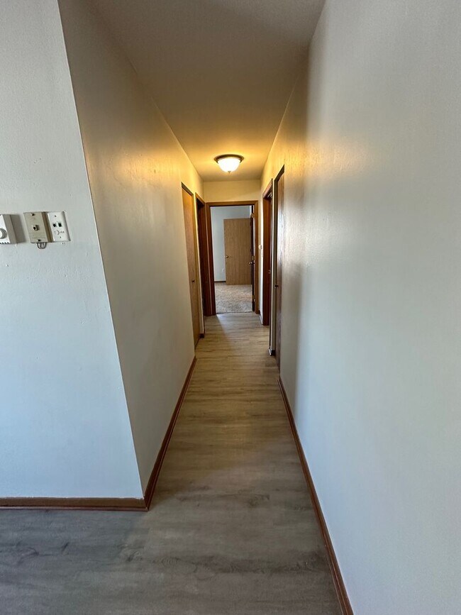 Building Photo - 1/2 OFF FIRST MONTHS RENT SPECIAL!