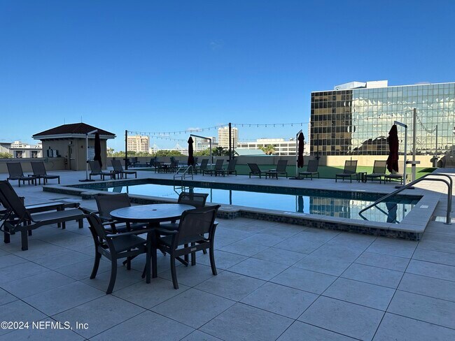 Building Photo - 1478 Riverplace Blvd