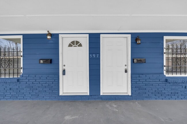 Building Photo - Charming 2BR Duplex in Atlanta