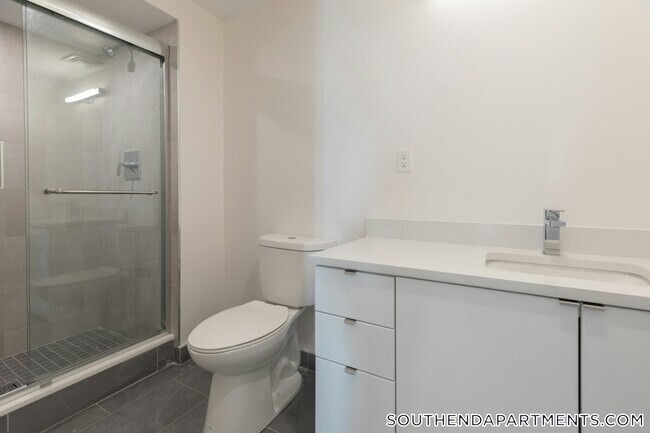 Building Photo - 11 E Lenox St