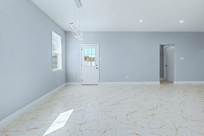Building Photo - 208 Rd 5714
