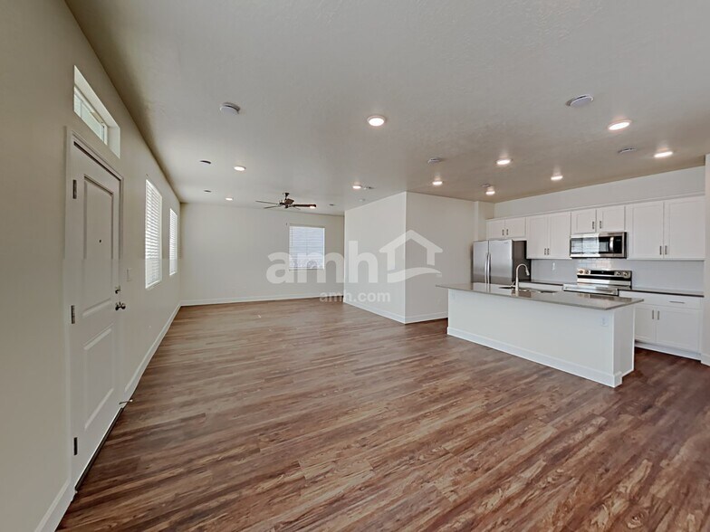 Building Photo - 7379 S Copper Rim Dr
