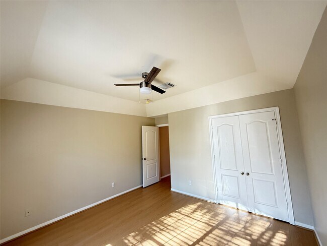 Building Photo - 3808 Travis Lake Ct