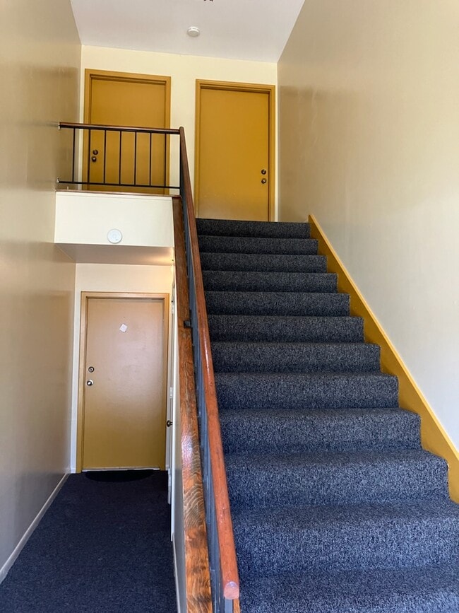 4 Plex Entrance with Laundry - 2910 Gardentown Dr SW