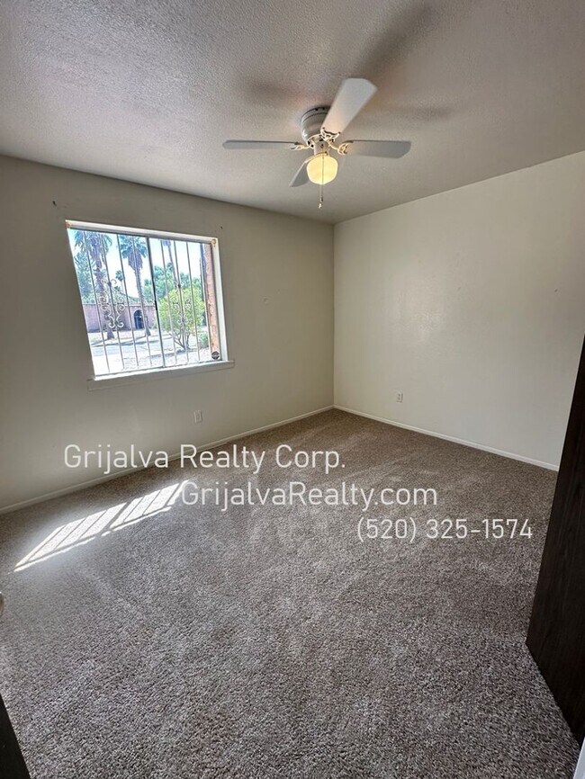 Building Photo - 2650 W Calle Padilla