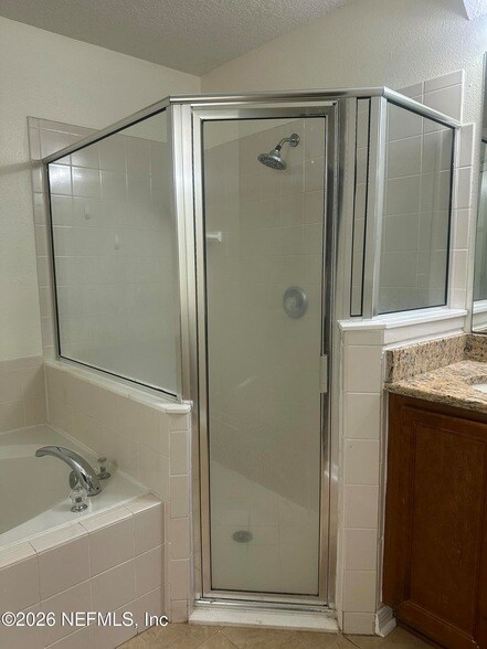 Building Photo - 13735 Devan Lee Dr E