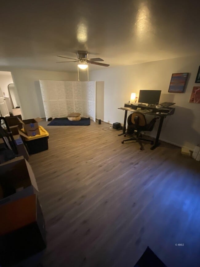 Building Photo - 941 W Chamberlain Dr