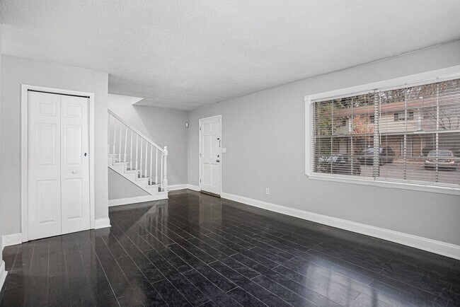 Building Photo - Must see 3BR/2.5BA Townhome In Union City!