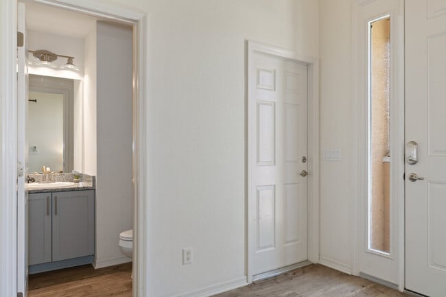 Building Photo - 10229 W Middleburg Loop