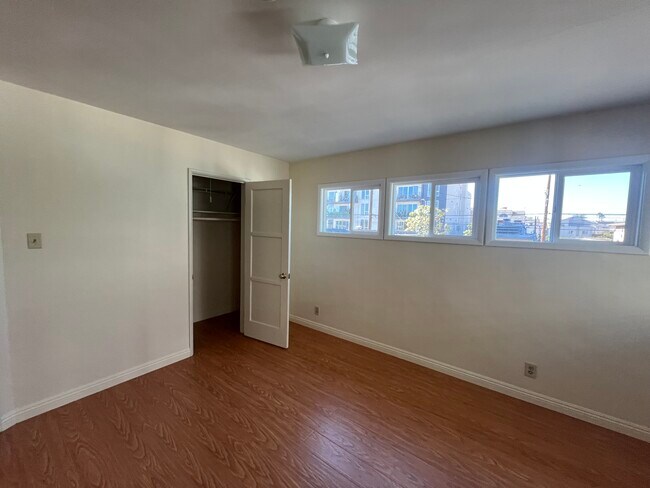 Building Photo - 5264 Cahuenga Blvd