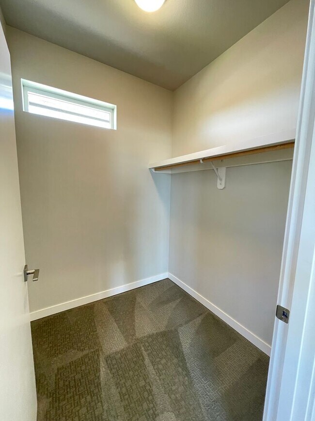 Building Photo - Flexible Living in North Ellensburg