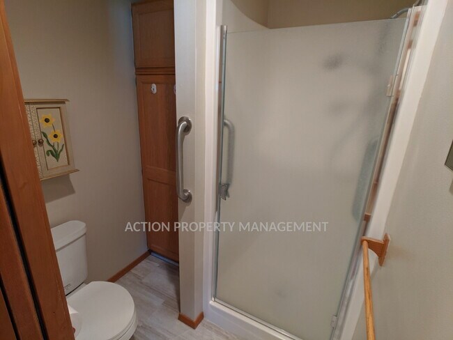 Building Photo - 3 bed 2 bath in Sherwood Village