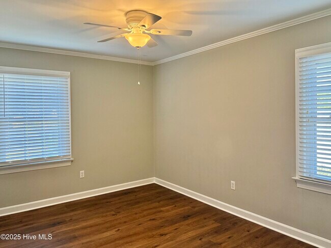 Building Photo - 103 Amber Ln