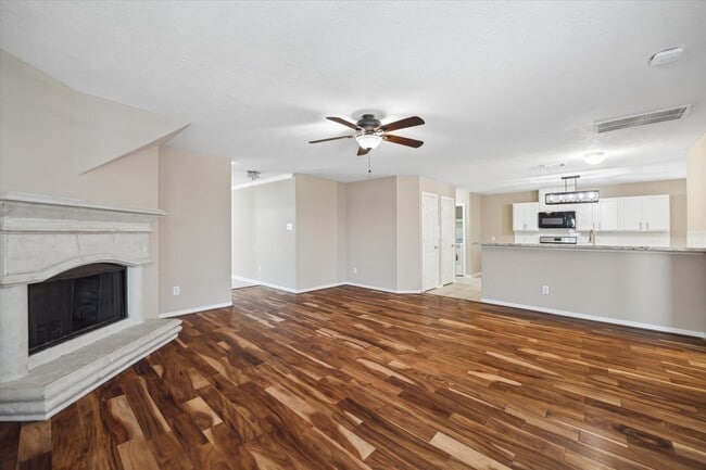 Building Photo - 2411 Lacyberry St