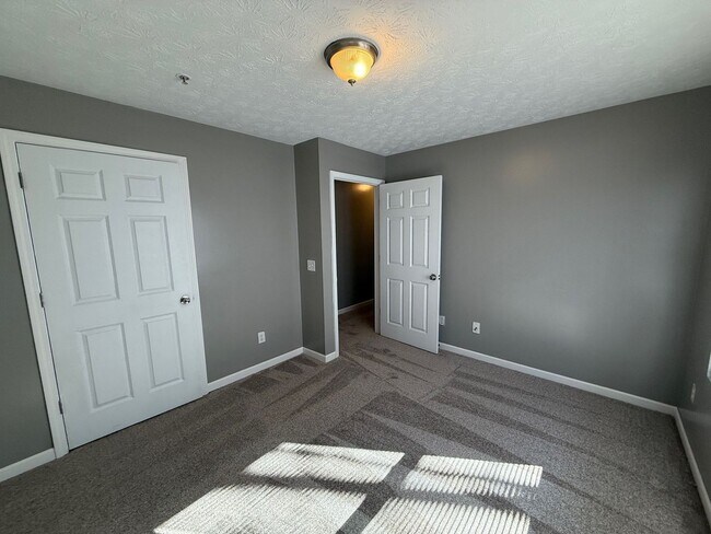 Building Photo - 13104 Fairington Ridge Cir