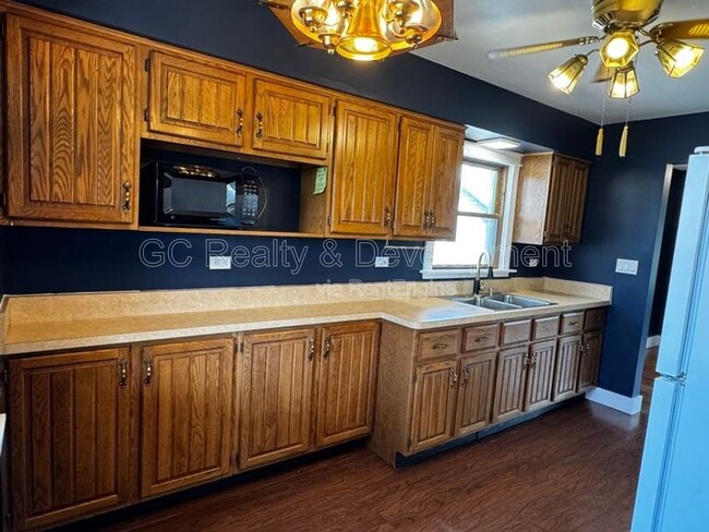 Building Photo - 510 N Fairview Ave