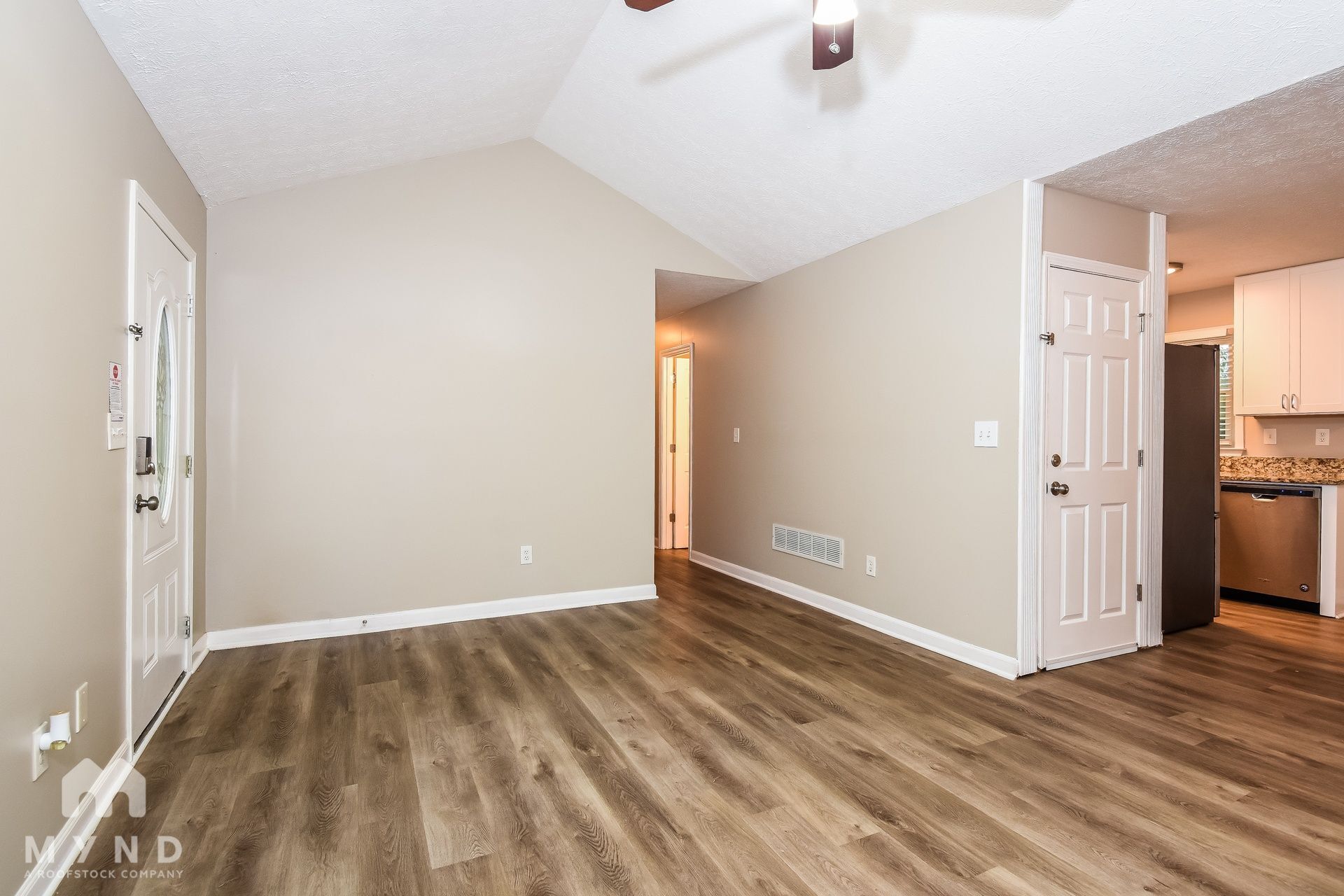 Building Photo - 308 Arapaho Dr SE