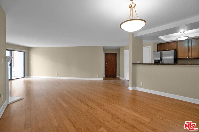 Building Photo - 1633 S Bentley Ave