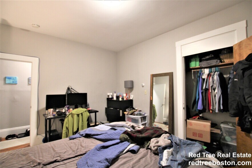 Building Photo - 8 Sunset St