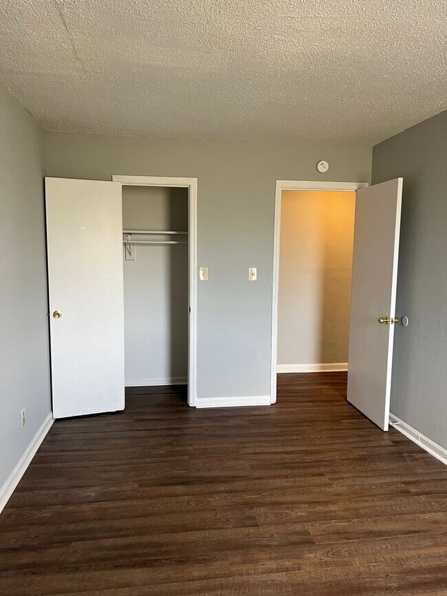 Building Photo - 300 Carriage Ln