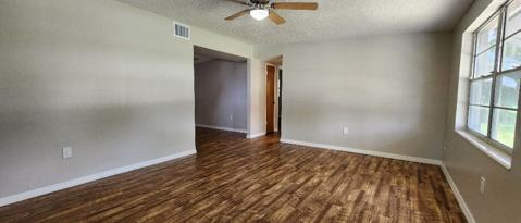 Building Photo - 106 Lantern Ln