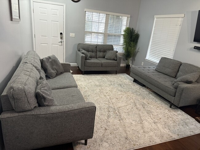 Building Photo - 689 Shannon Dr