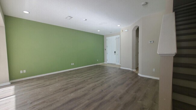 Building Photo - 3885 Buckthorne Dr