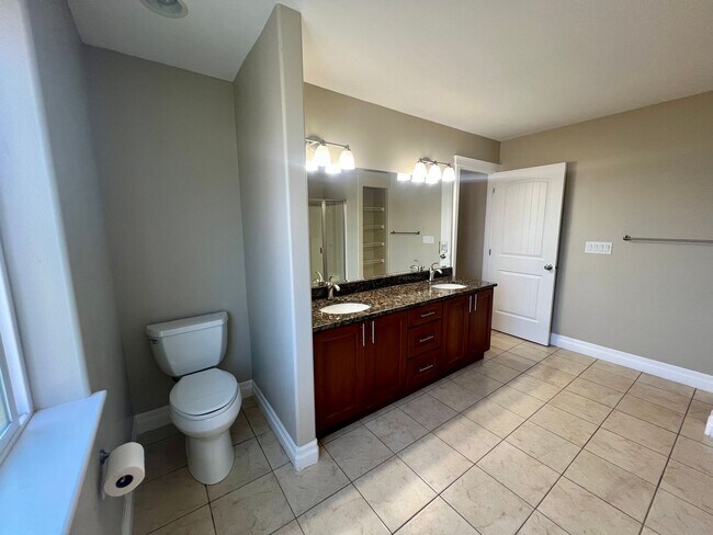 Building Photo - Beautiful 3 Bedroom in Private Community!