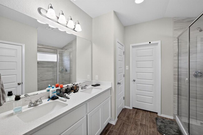 Building Photo - 20703 Ridgeview Rd