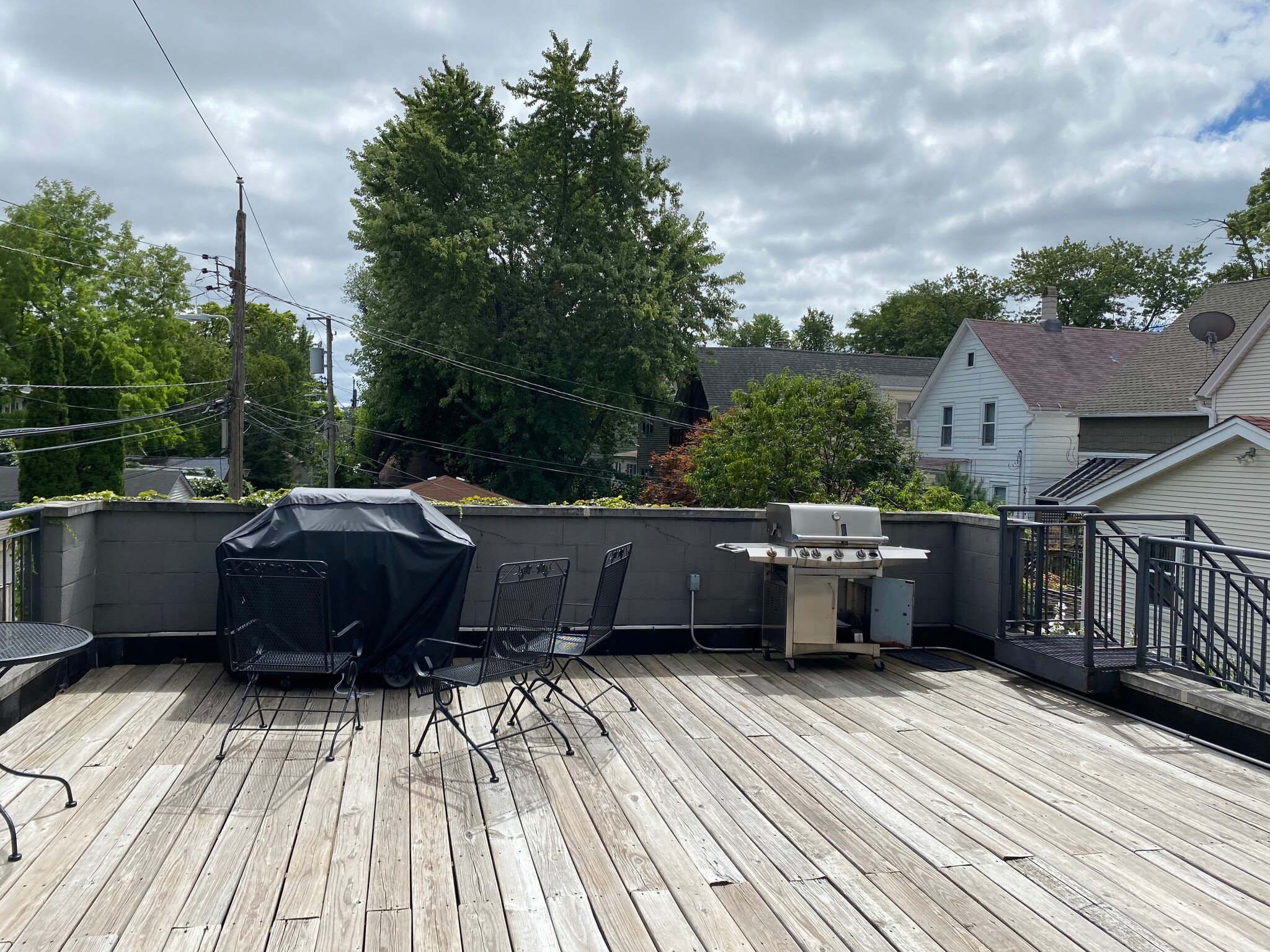Deck - 2525 N Saint Louis Ave