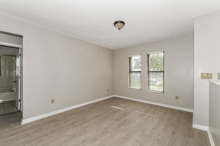 Building Photo - 2123 SE 3rd St