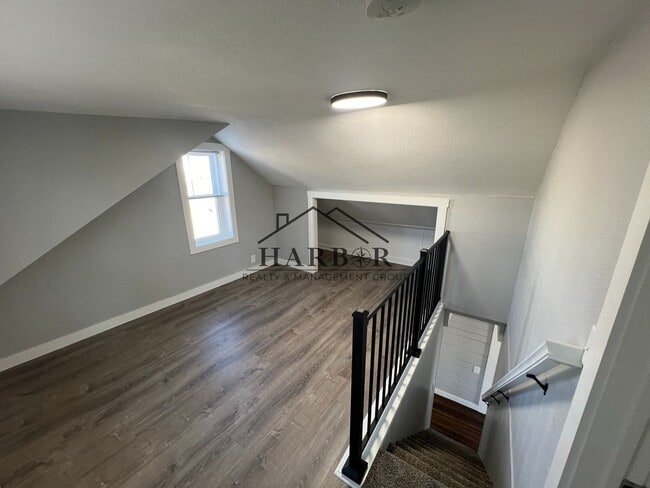 Building Photo - Newly Remodeled 2 Bedroom + Bonus Room Home