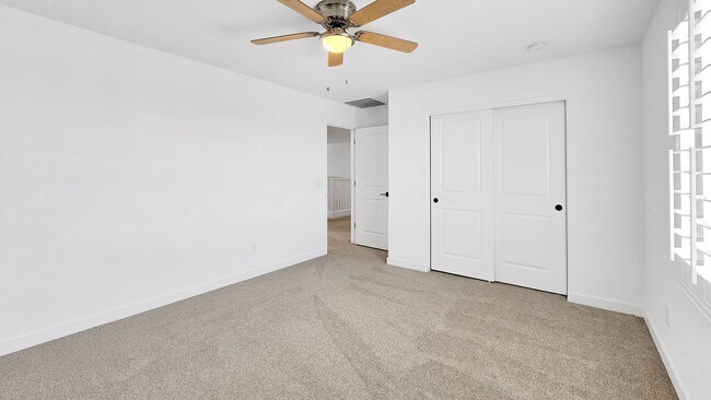 Building Photo - Newly built home with loads of space and S...