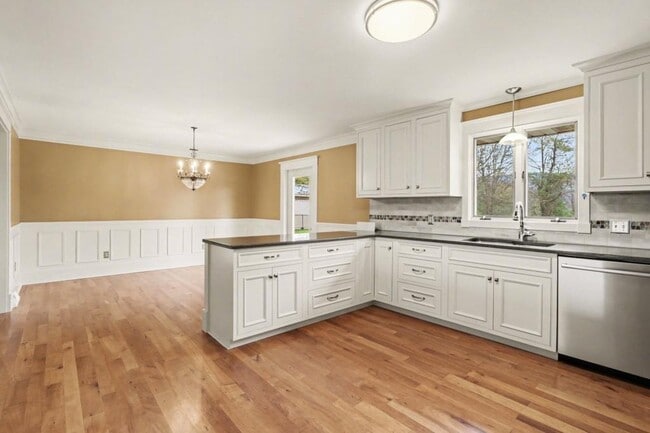 Building Photo - 303 Shed Rd