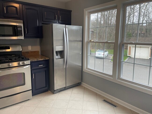 Building Photo - 173 Foxbridge Village Rd