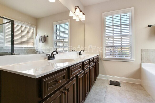 Building Photo - 440 Rose Garden Ln