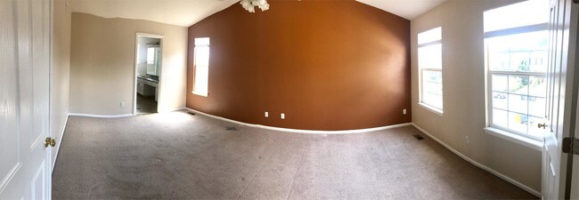 Building Photo - 2585 Clayton Cir