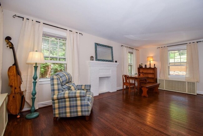 Building Photo - 1334 Woodbine St SE